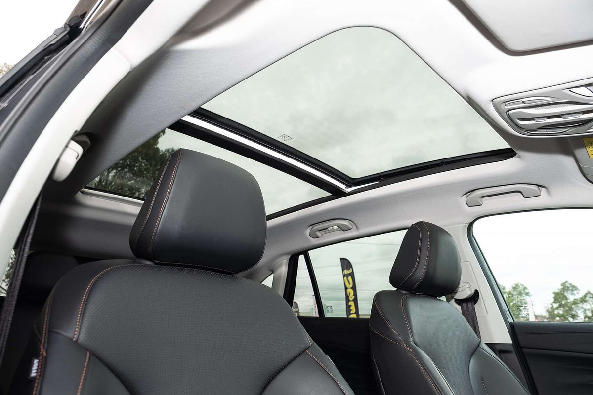 2024 MG HS Essence AS33