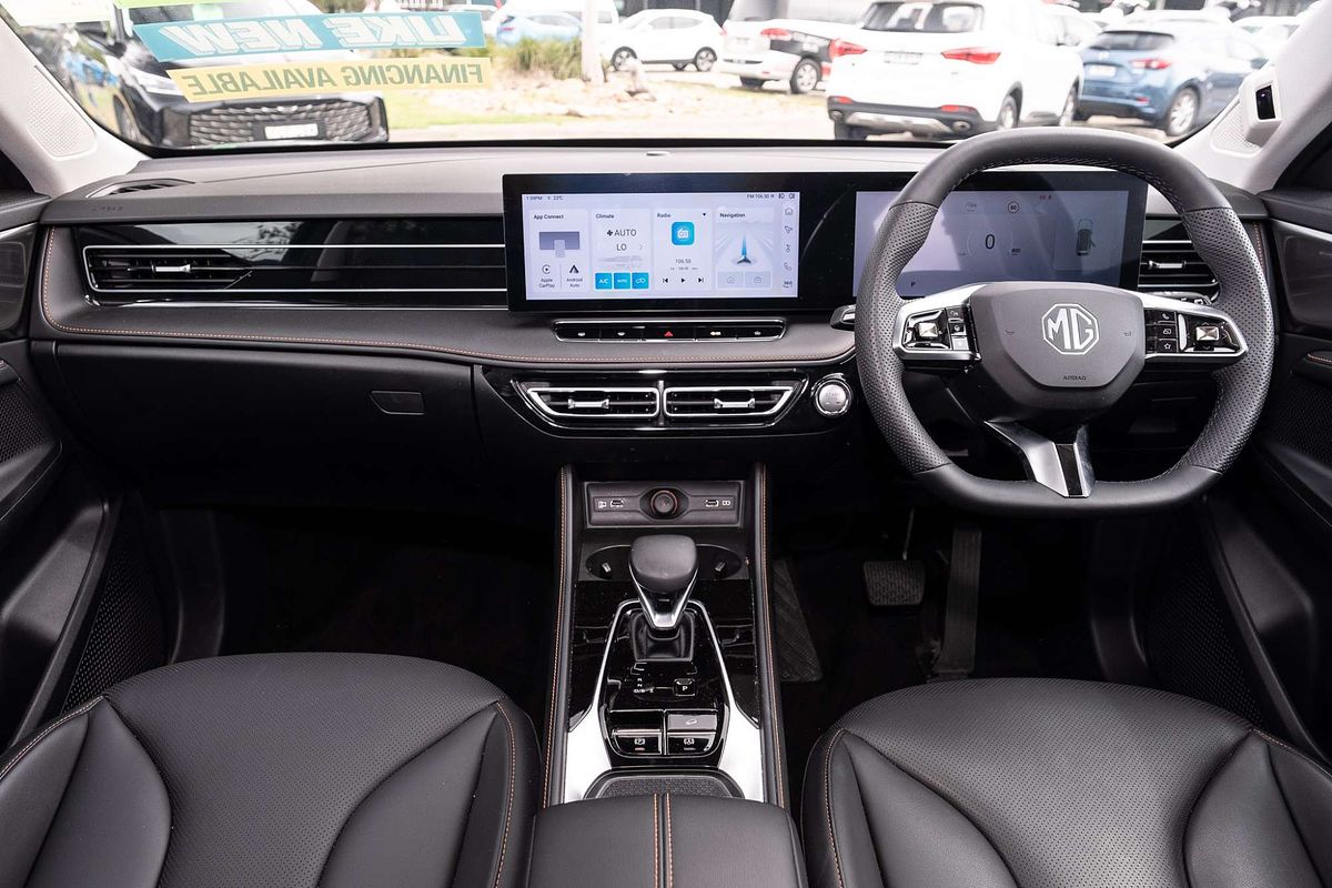 2024 MG HS Essence AS33