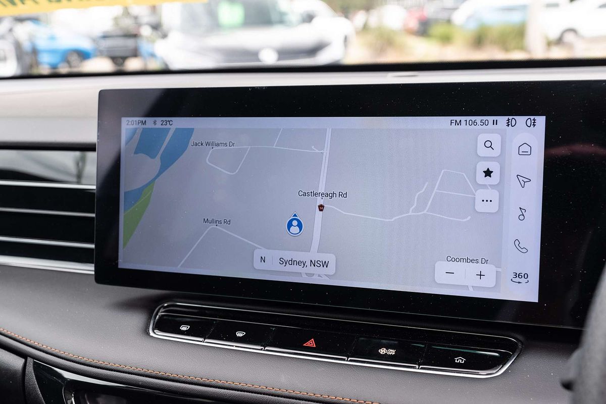 2024 MG HS Essence AS33