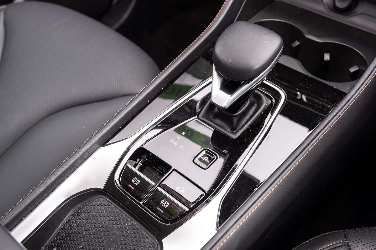 2024 MG HS Essence AS33