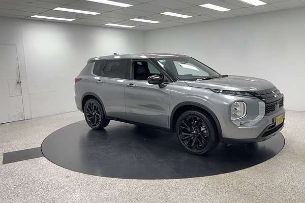 2023 Mitsubishi Outlander Black Edition ZM