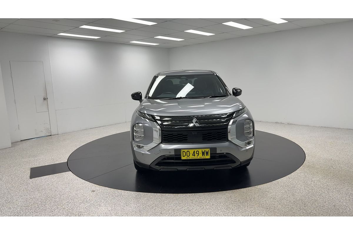 2023 Mitsubishi Outlander Black Edition ZM