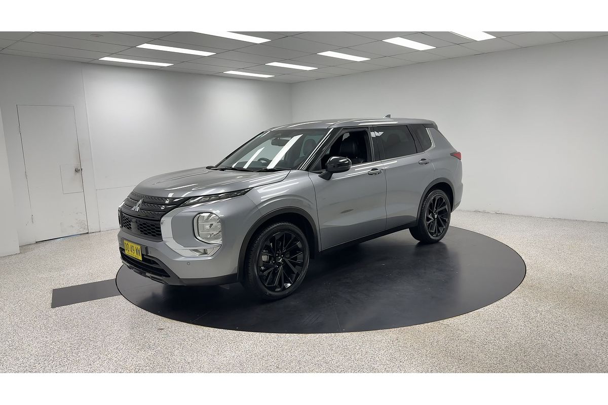 2023 Mitsubishi Outlander Black Edition ZM