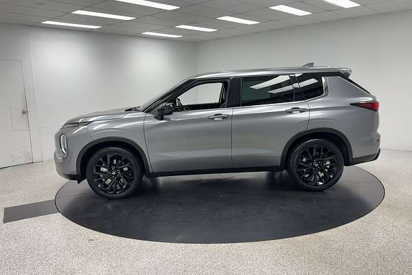 2023 Mitsubishi Outlander Black Edition ZM
