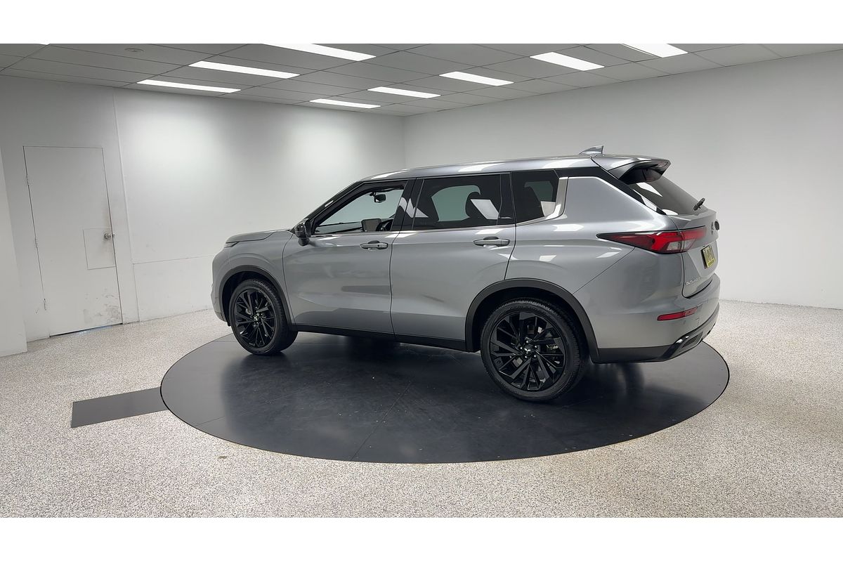 2023 Mitsubishi Outlander Black Edition ZM