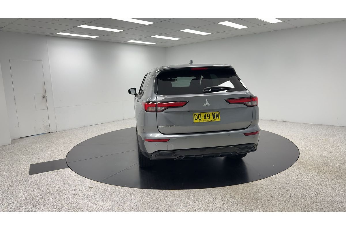 2023 Mitsubishi Outlander Black Edition ZM