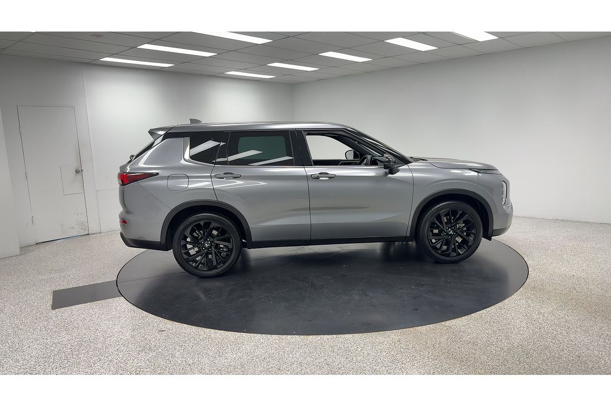 2023 Mitsubishi Outlander Black Edition ZM