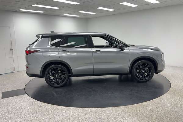 2023 Mitsubishi Outlander Black Edition ZM