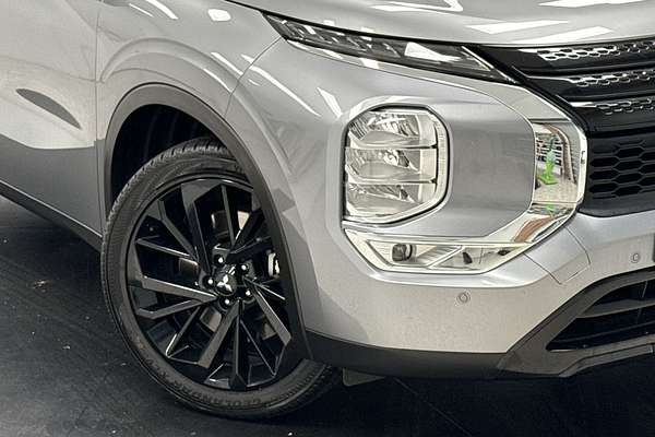 2023 Mitsubishi Outlander Black Edition ZM