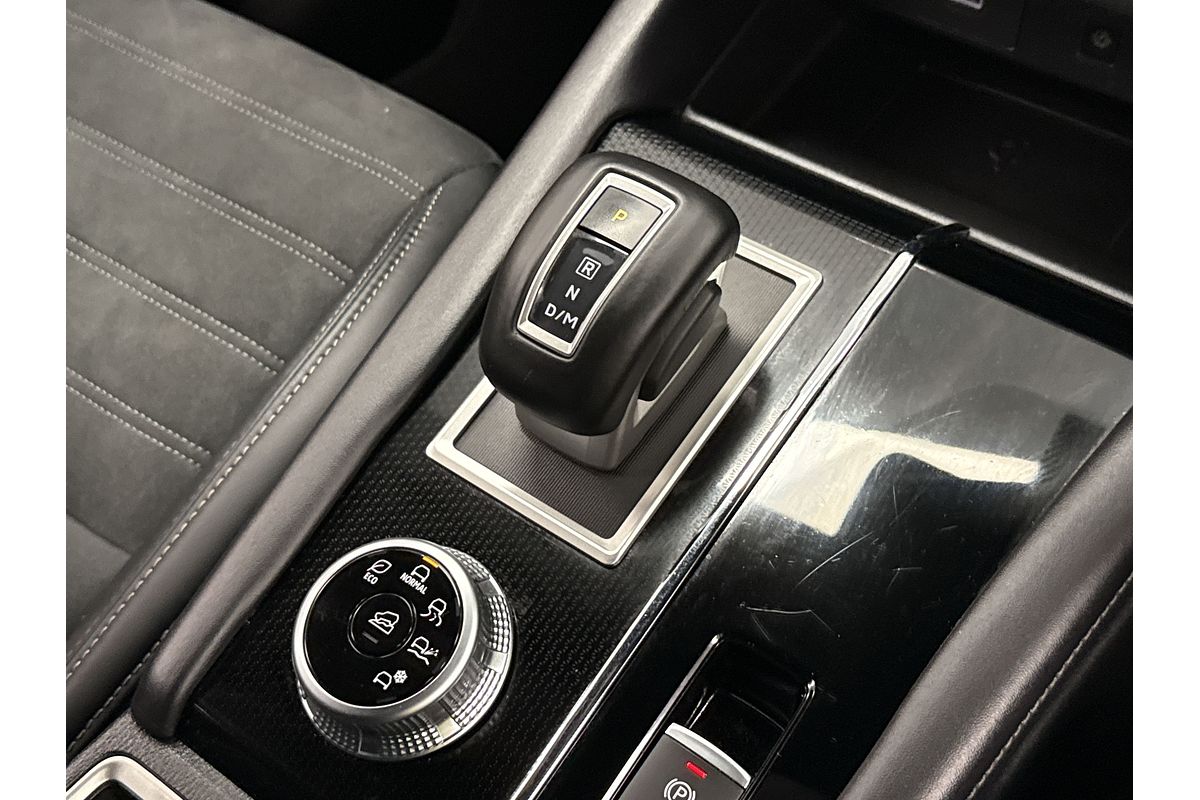 2023 Mitsubishi Outlander Black Edition ZM