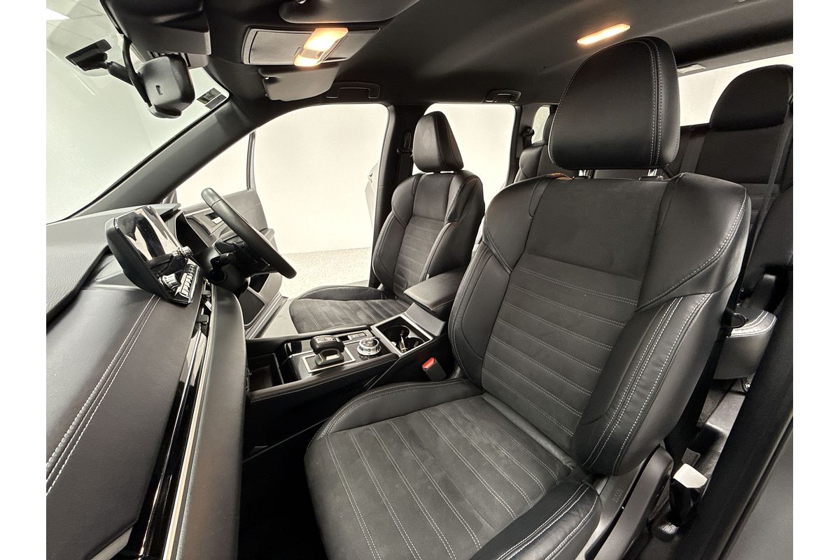 2023 Mitsubishi Outlander Black Edition ZM