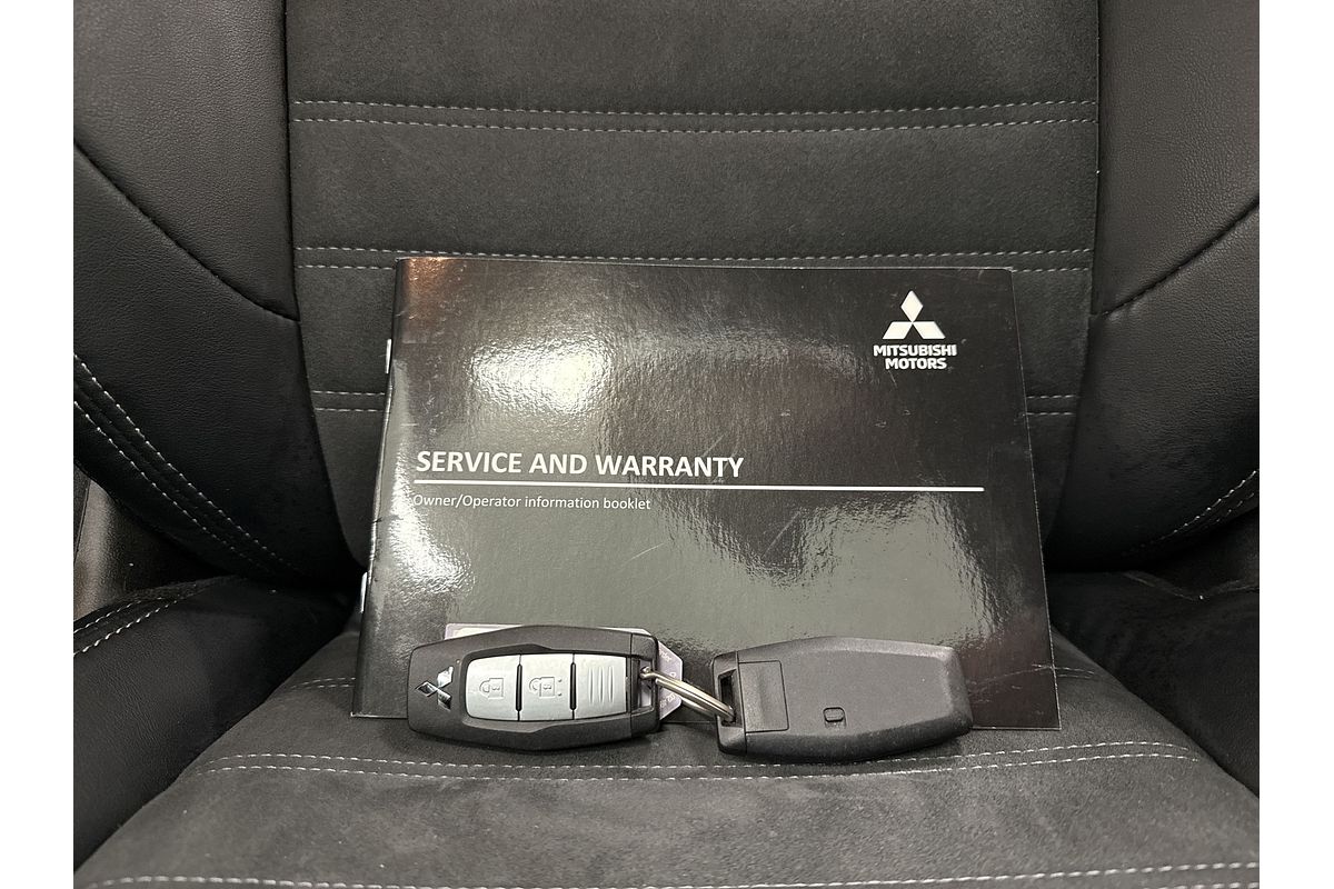 2023 Mitsubishi Outlander Black Edition ZM