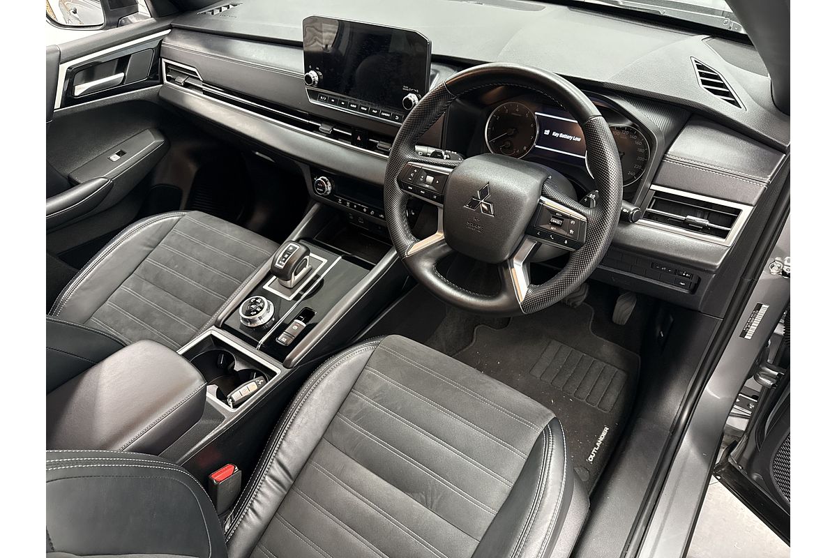 2023 Mitsubishi Outlander Black Edition ZM