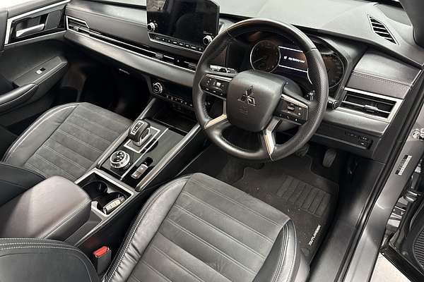 2023 Mitsubishi Outlander Black Edition ZM