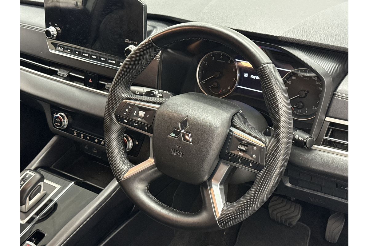2023 Mitsubishi Outlander Black Edition ZM
