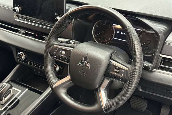 2023 Mitsubishi Outlander Black Edition ZM