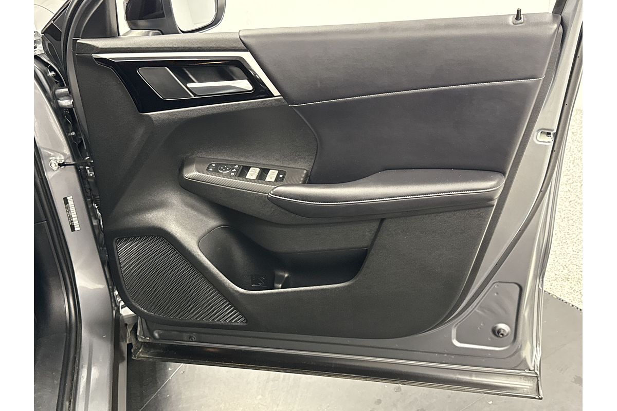 2023 Mitsubishi Outlander Black Edition ZM