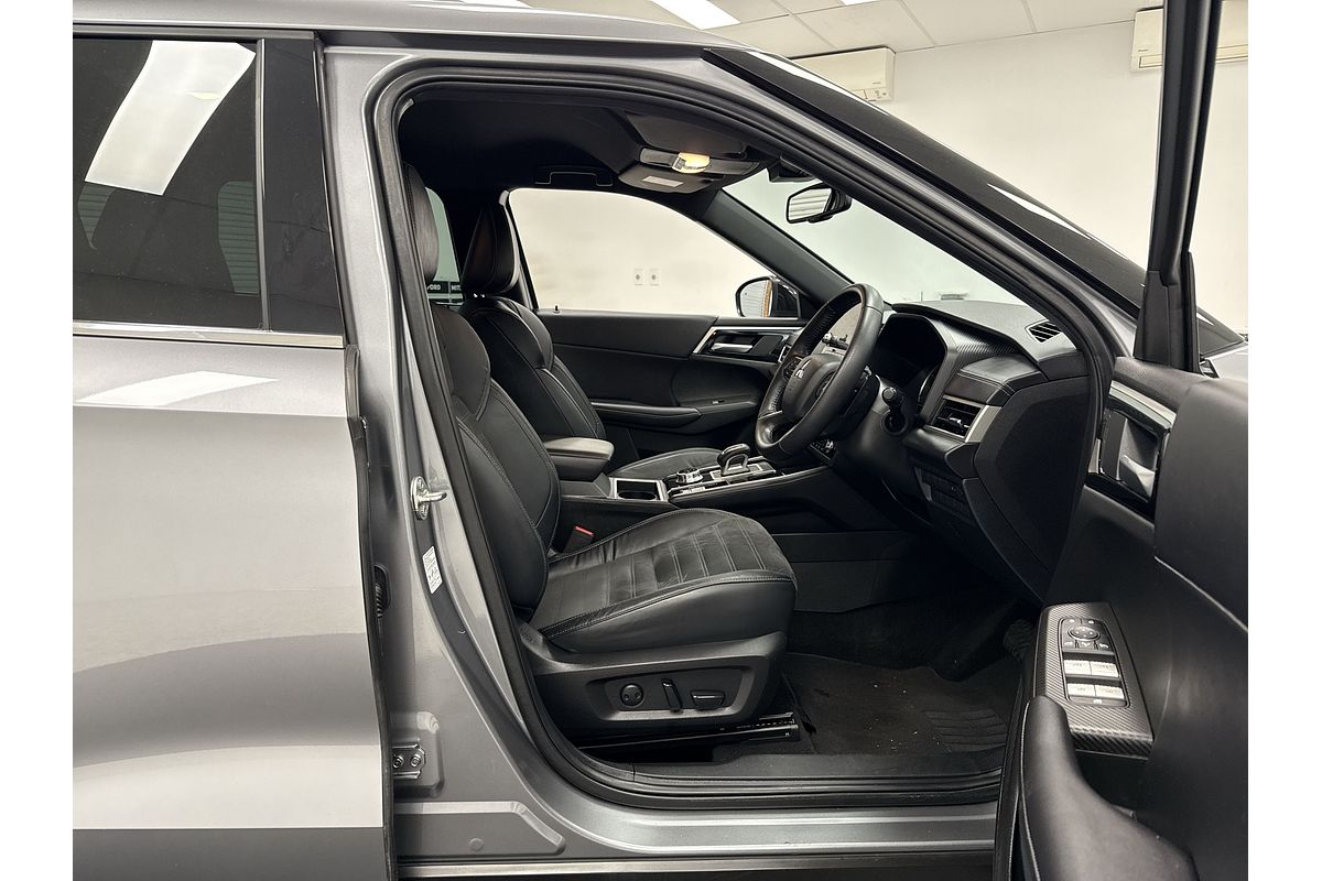 2023 Mitsubishi Outlander Black Edition ZM