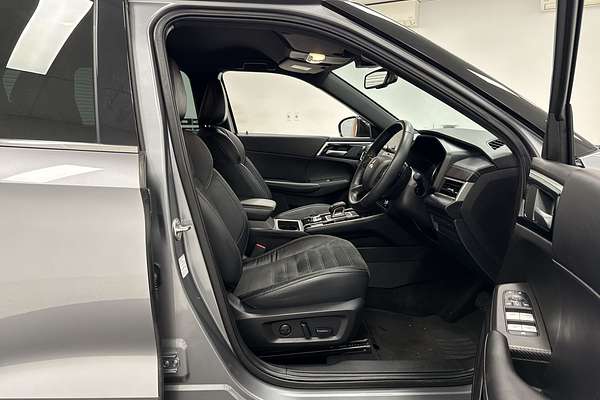 2023 Mitsubishi Outlander Black Edition ZM