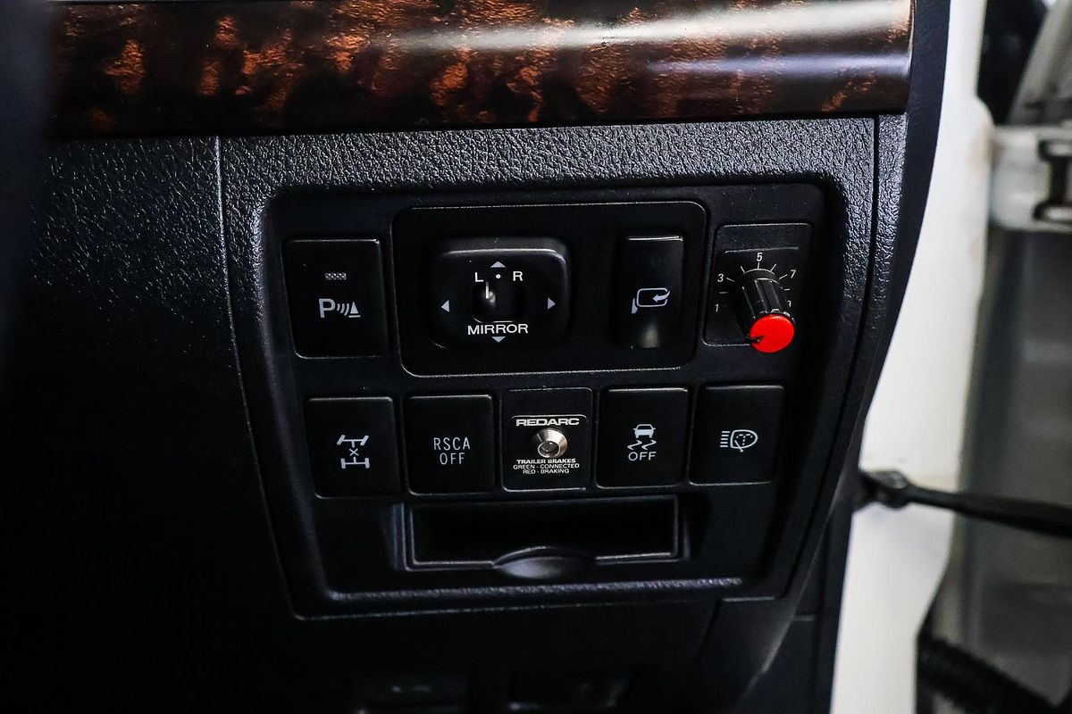 2013 Toyota Landcruiser Sahara VDJ200R
