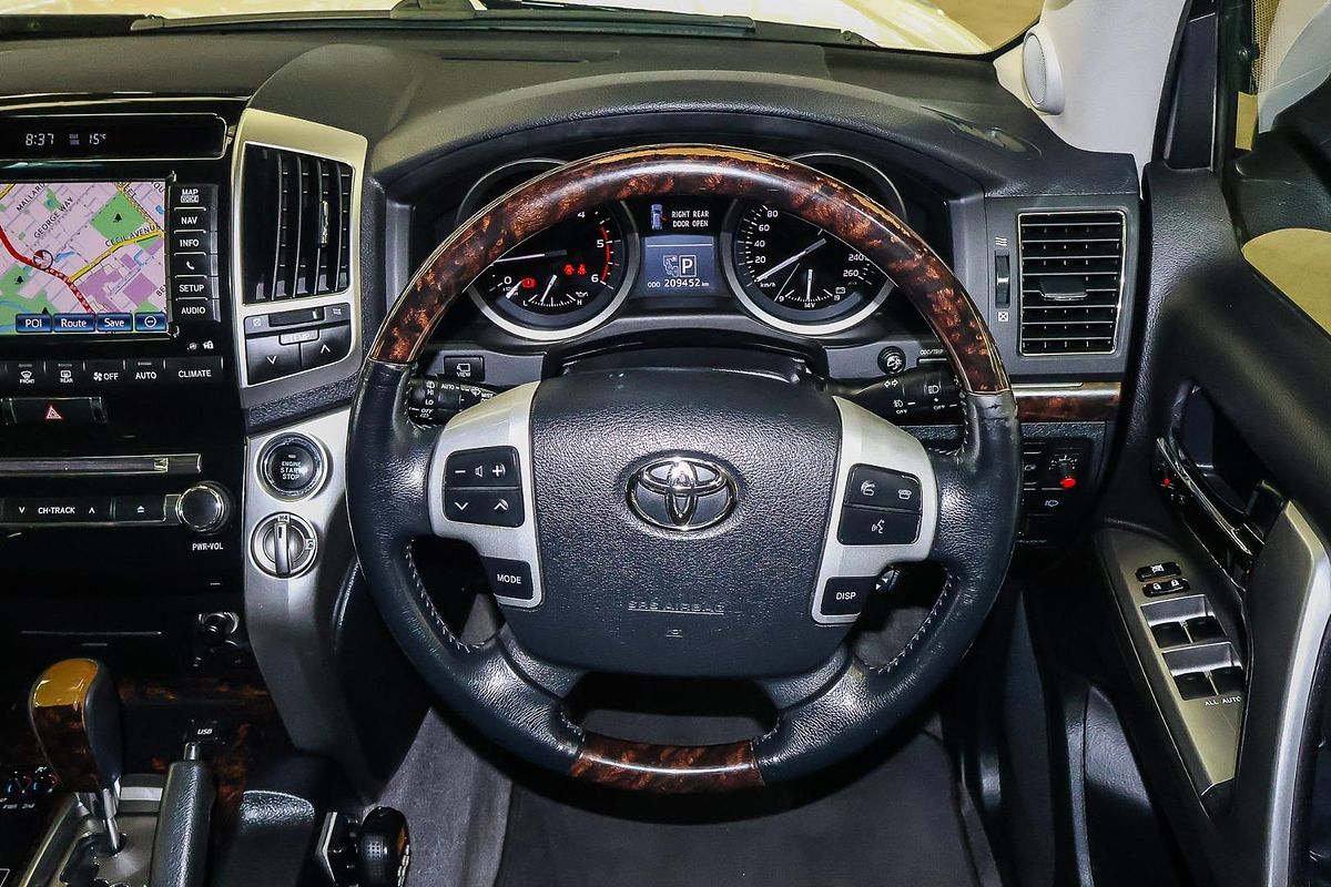2013 Toyota Landcruiser Sahara VDJ200R