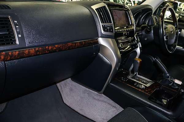 2013 Toyota Landcruiser Sahara VDJ200R