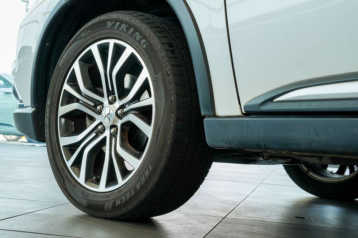 2017 Mitsubishi Outlander Exceed ZK