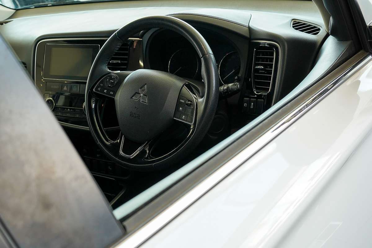 2017 Mitsubishi Outlander Exceed ZK