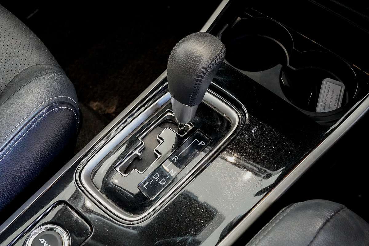 2017 Mitsubishi Outlander Exceed ZK