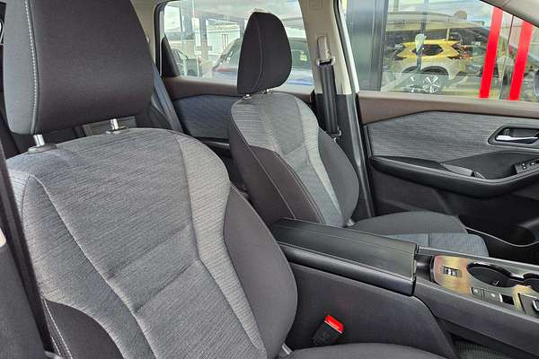 2025 Nissan X-TRAIL ST T33