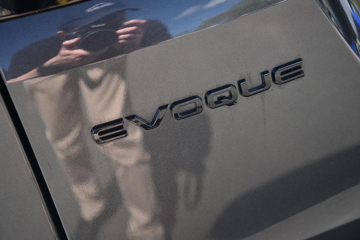 2025 Land Rover Range Rover Evoque P250 Dynamic SE L551