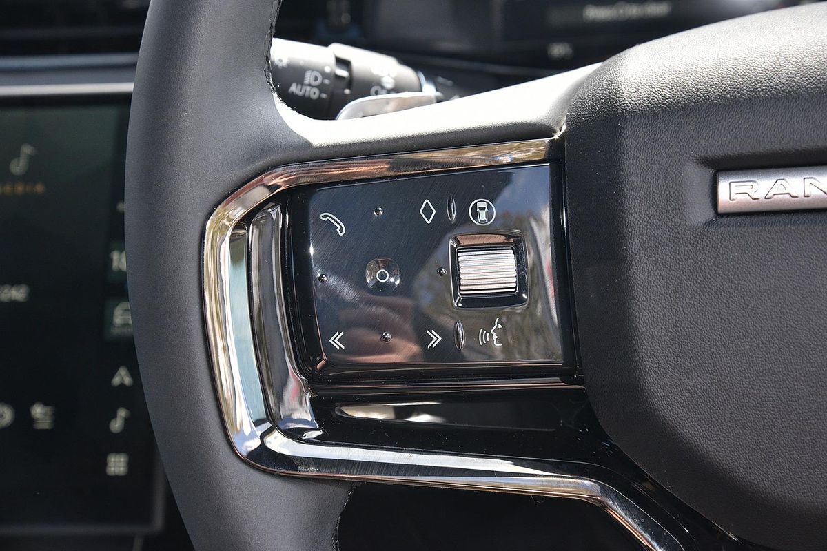 2025 Land Rover Range Rover Evoque P250 Dynamic SE L551