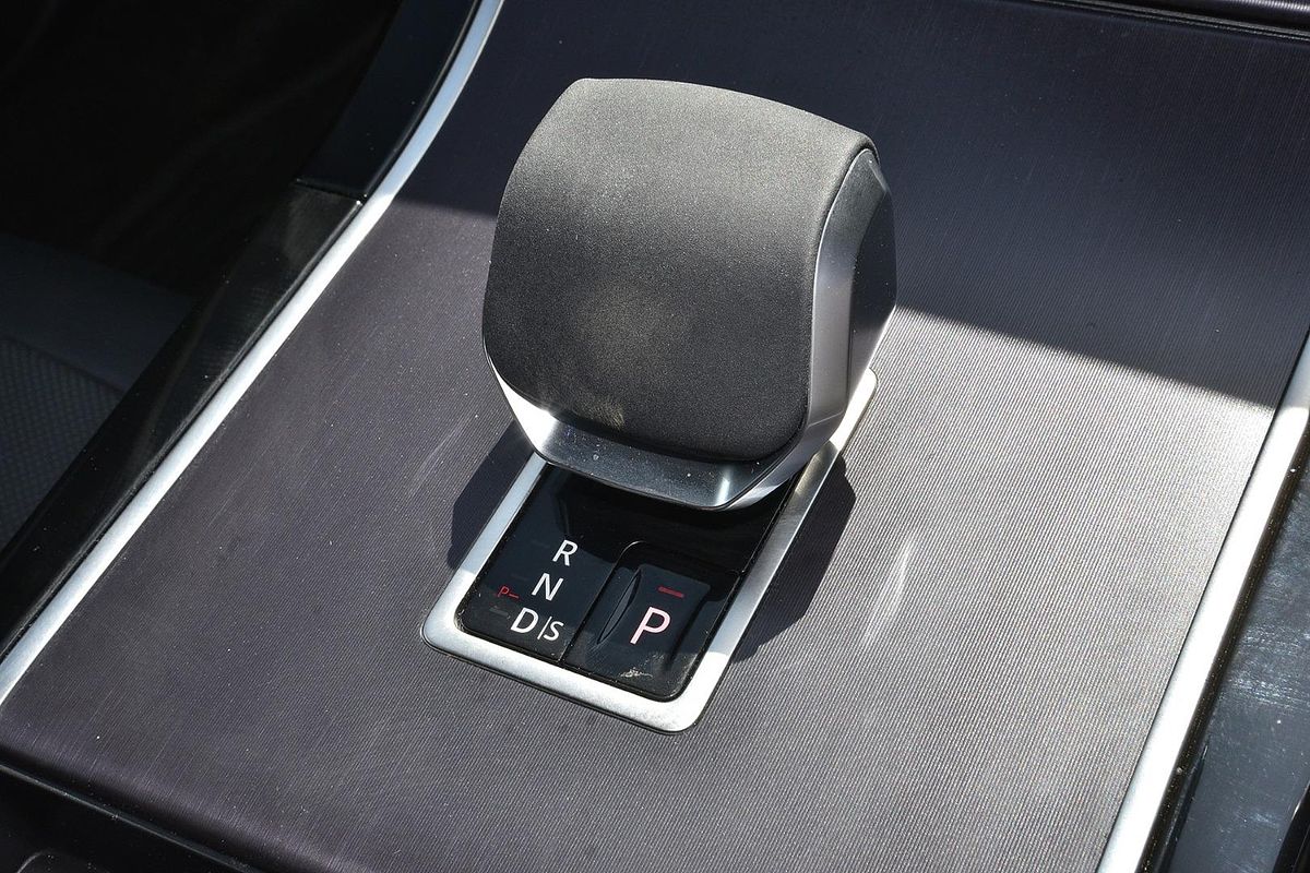 2025 Land Rover Range Rover Evoque P250 Dynamic SE L551