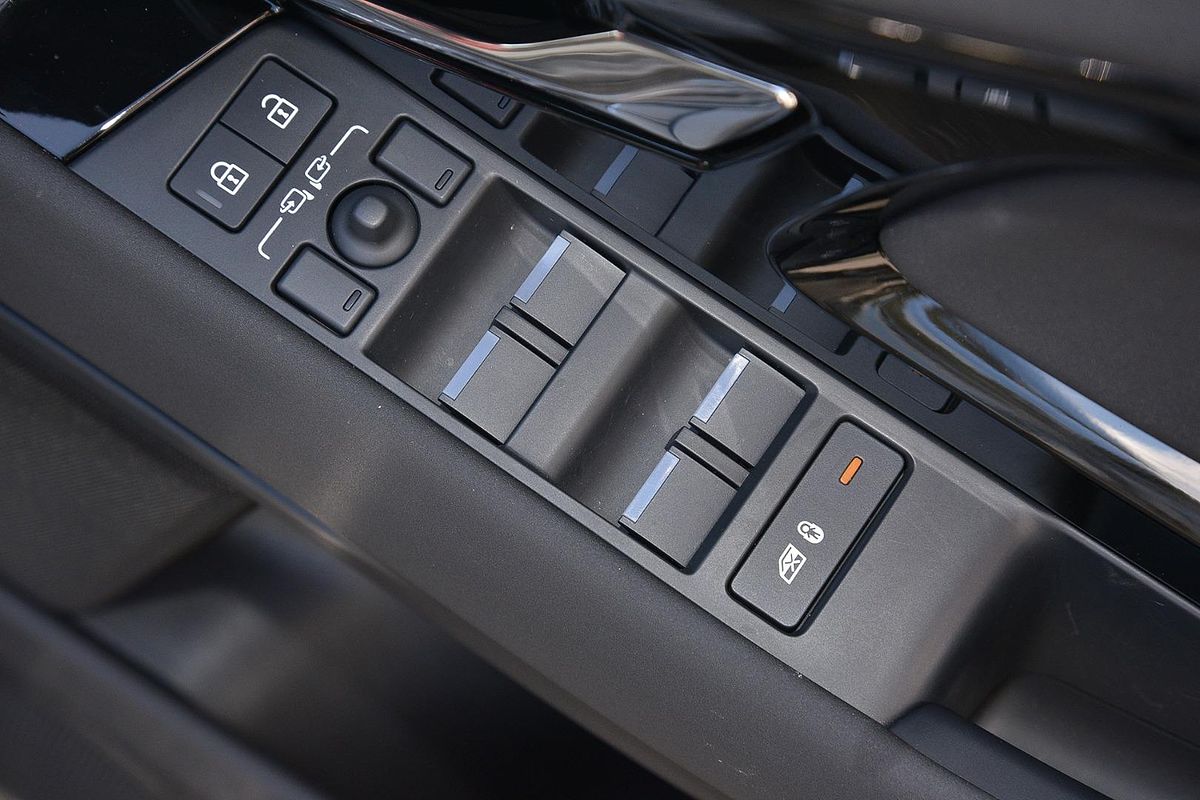 2025 Land Rover Range Rover Evoque P250 Dynamic SE L551