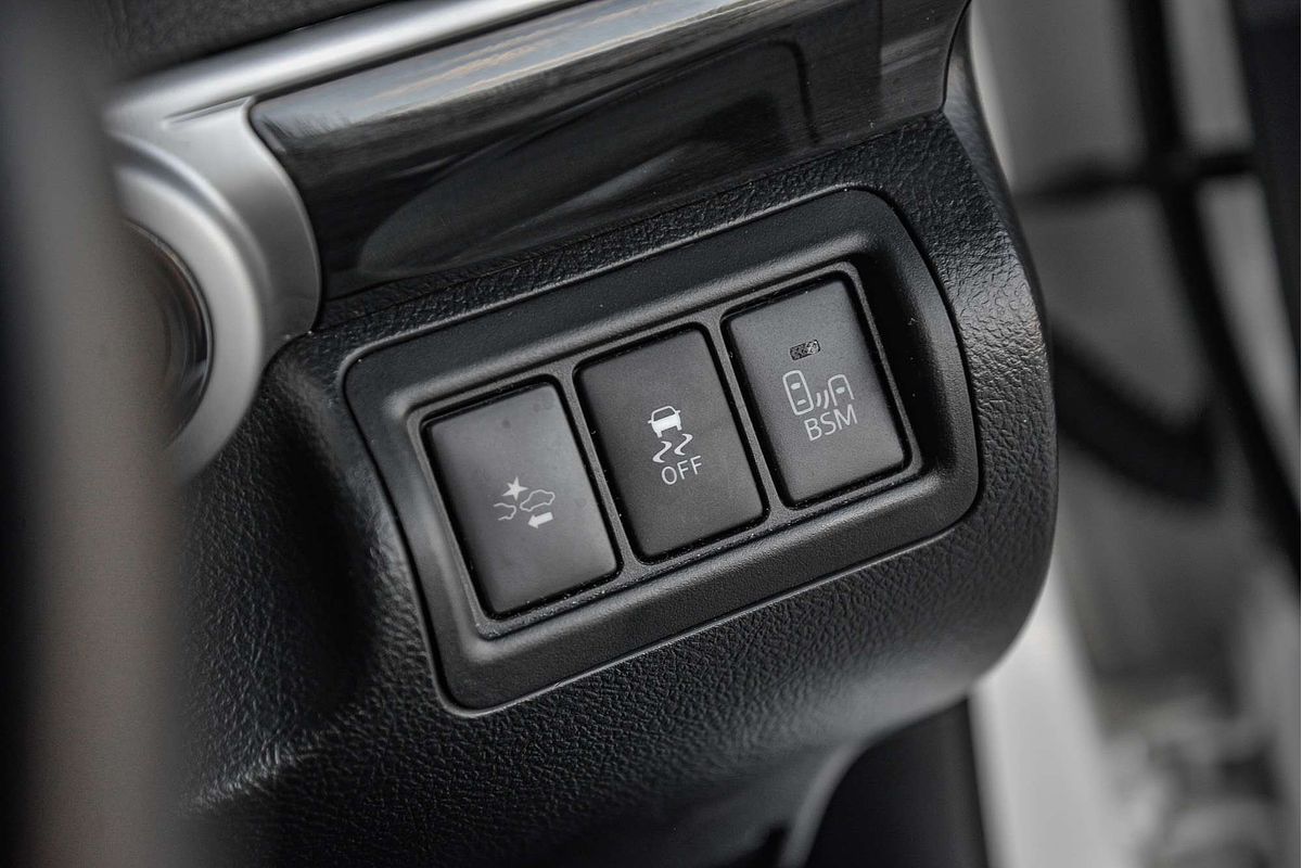 2015 Toyota Camry Atara SL ASV50R
