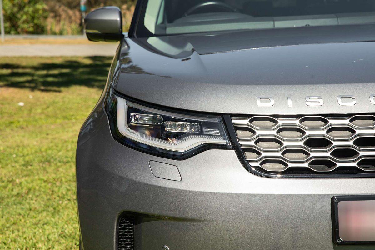 2022 Land Rover Discovery D300 SE Series 5