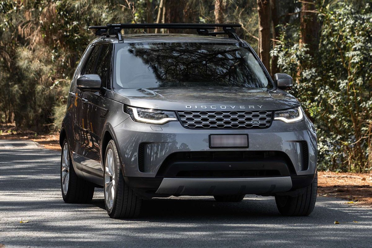 2022 Land Rover Discovery D300 SE Series 5