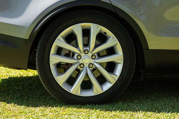 2022 Land Rover Discovery D300 SE Series 5