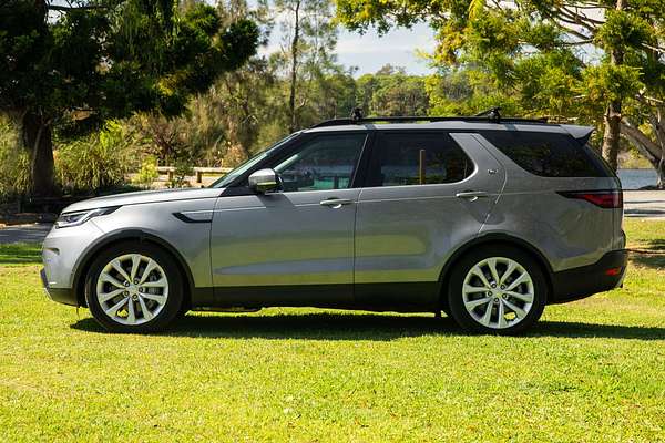 2022 Land Rover Discovery D300 SE Series 5