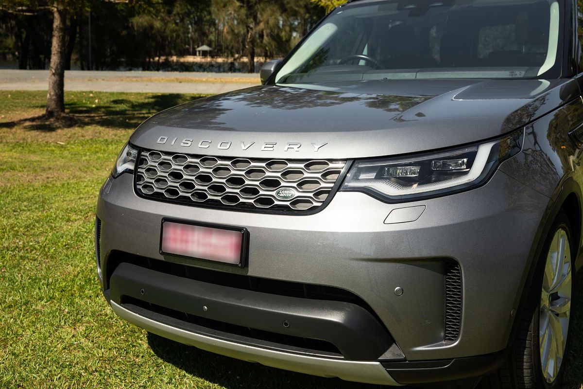 2022 Land Rover Discovery D300 SE Series 5