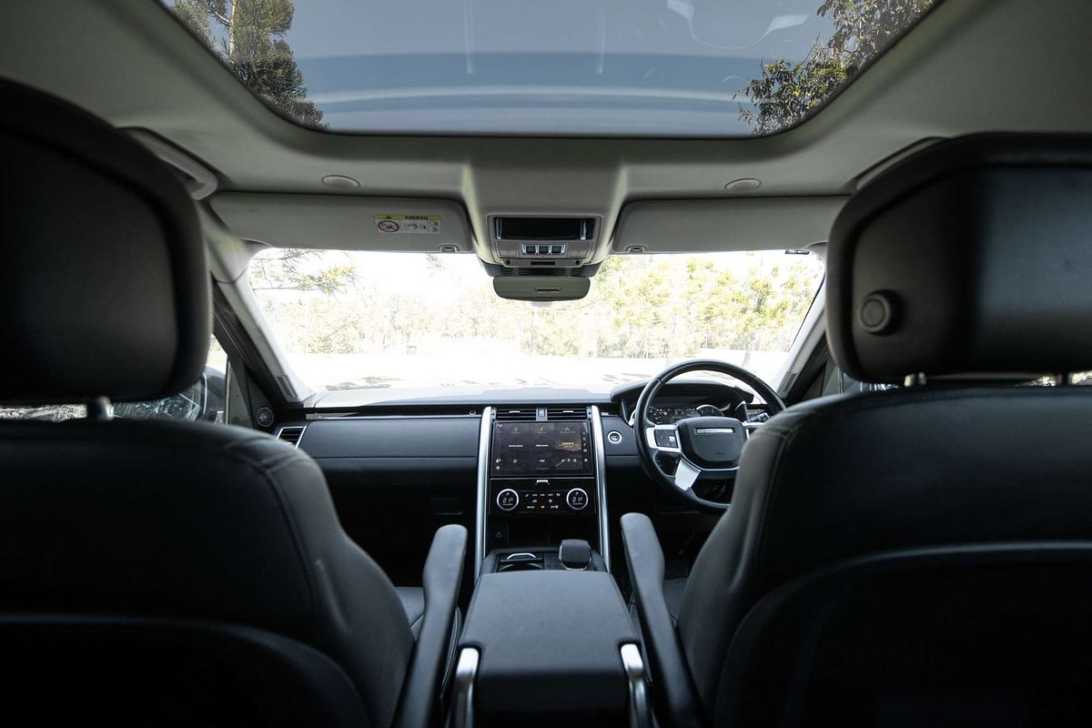 2022 Land Rover Discovery D300 SE Series 5