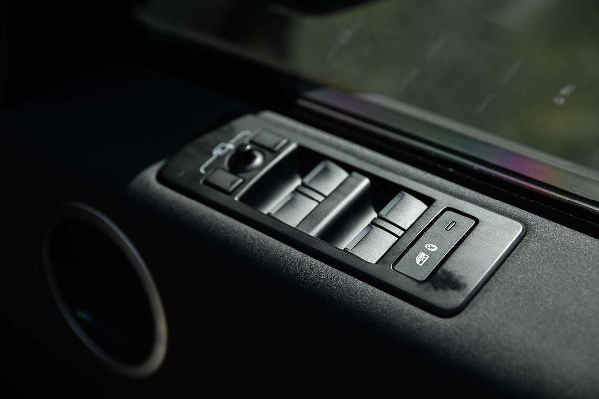 2022 Land Rover Discovery D300 SE Series 5