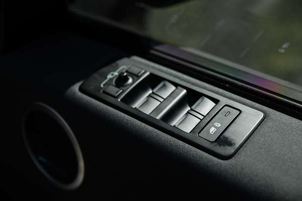 2022 Land Rover Discovery D300 SE Series 5
