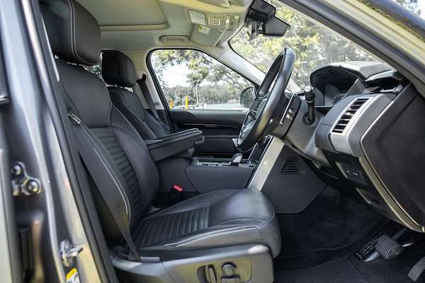 2022 Land Rover Discovery D300 SE Series 5