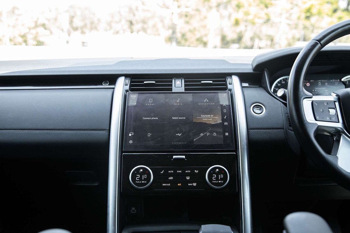 2022 Land Rover Discovery D300 SE Series 5