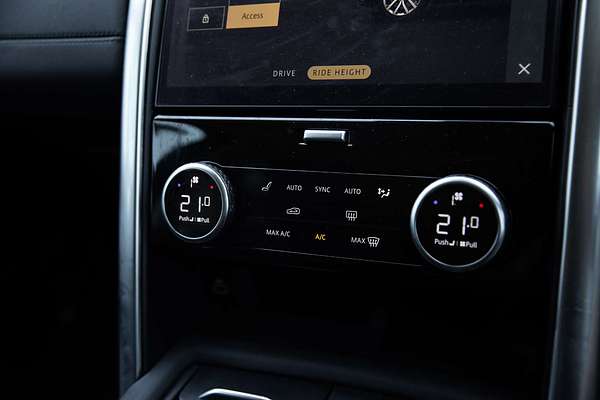 2022 Land Rover Discovery D300 SE Series 5