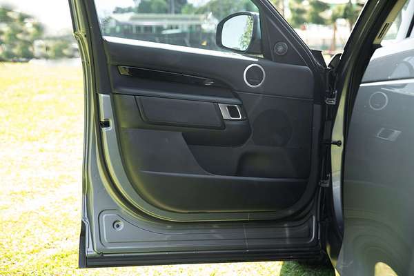 2022 Land Rover Discovery D300 SE Series 5