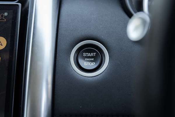 2022 Land Rover Discovery D300 SE Series 5