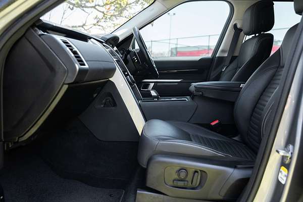2022 Land Rover Discovery D300 SE Series 5