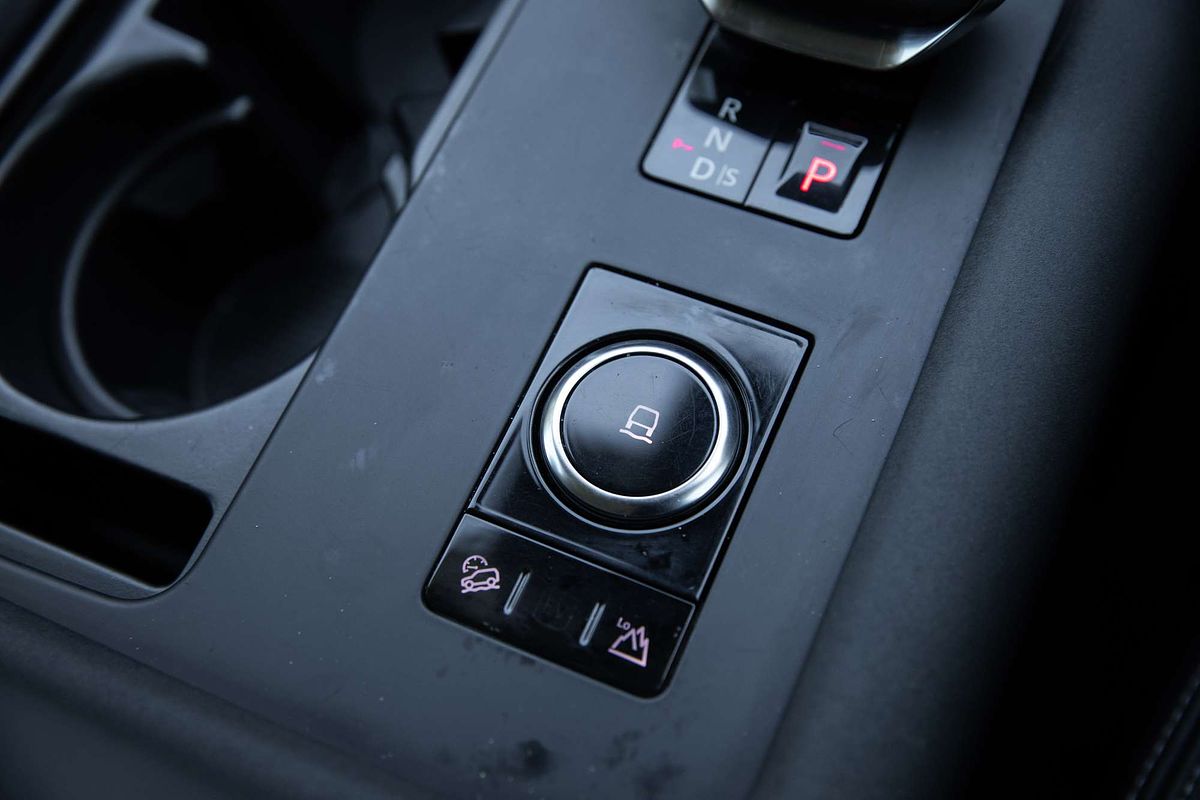 2022 Land Rover Discovery D300 SE Series 5